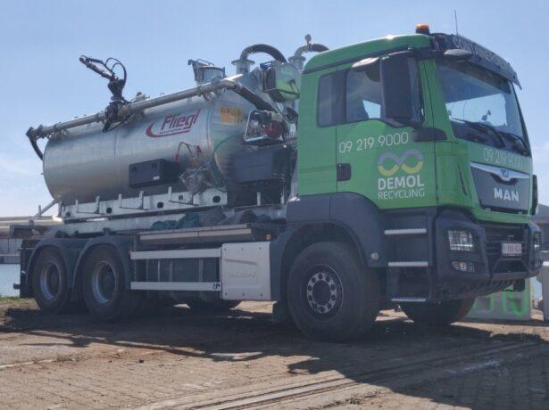 Nieuwe watertank bij De Mol Recycling